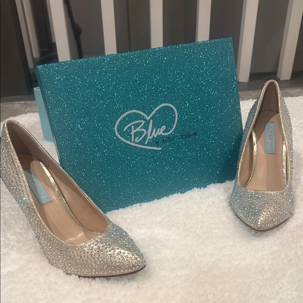 Blue by Betsey Johnson Silver Glitter Pumps size 9